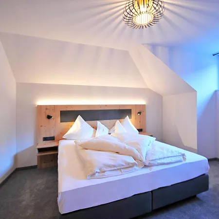 Aparthotel Chesa Monte 4*