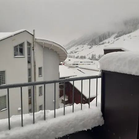 Aparthotel Chesa Monte 4*